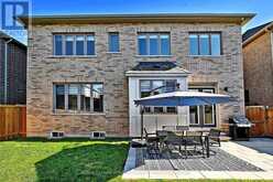 26 CONCERT HILL WAY East Gwillimbury 