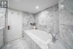 301 - 278 BLOOR STREET E Toronto 