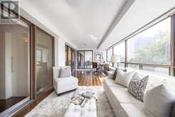 606 - 4 LOWTHER AVENUE Toronto