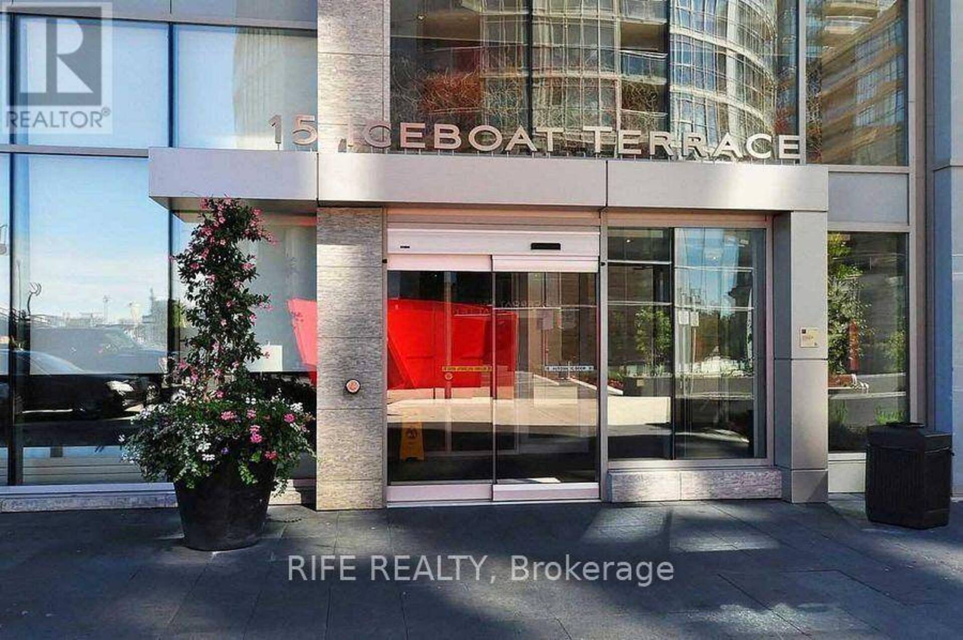 1038 - 15 ICEBOAT TERRACE Toronto