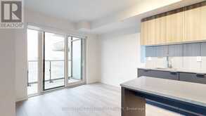 809 - 8 TIPPETT ROAD Toronto 