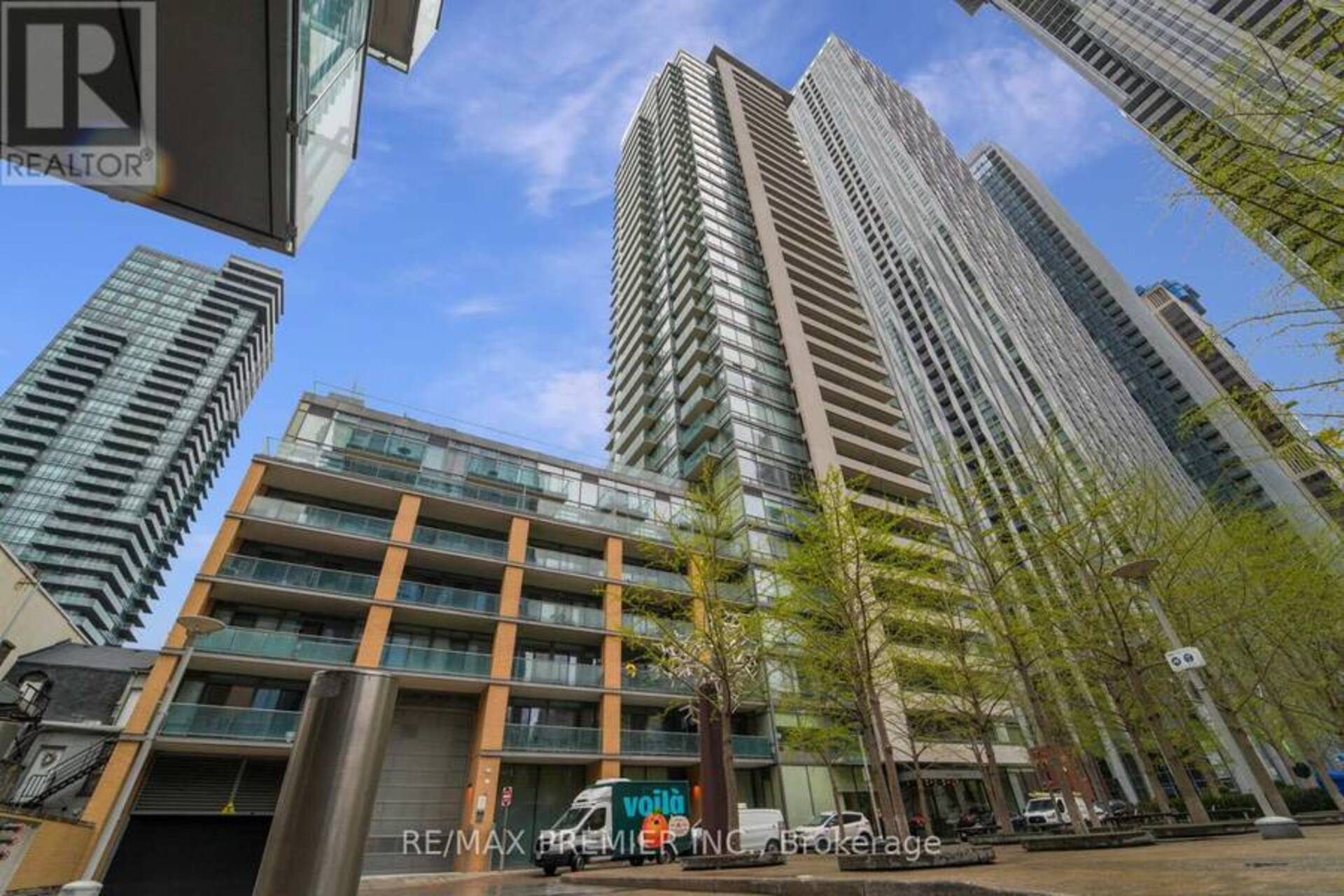 409 - 18 YORKVILLE AVENUE Toronto 