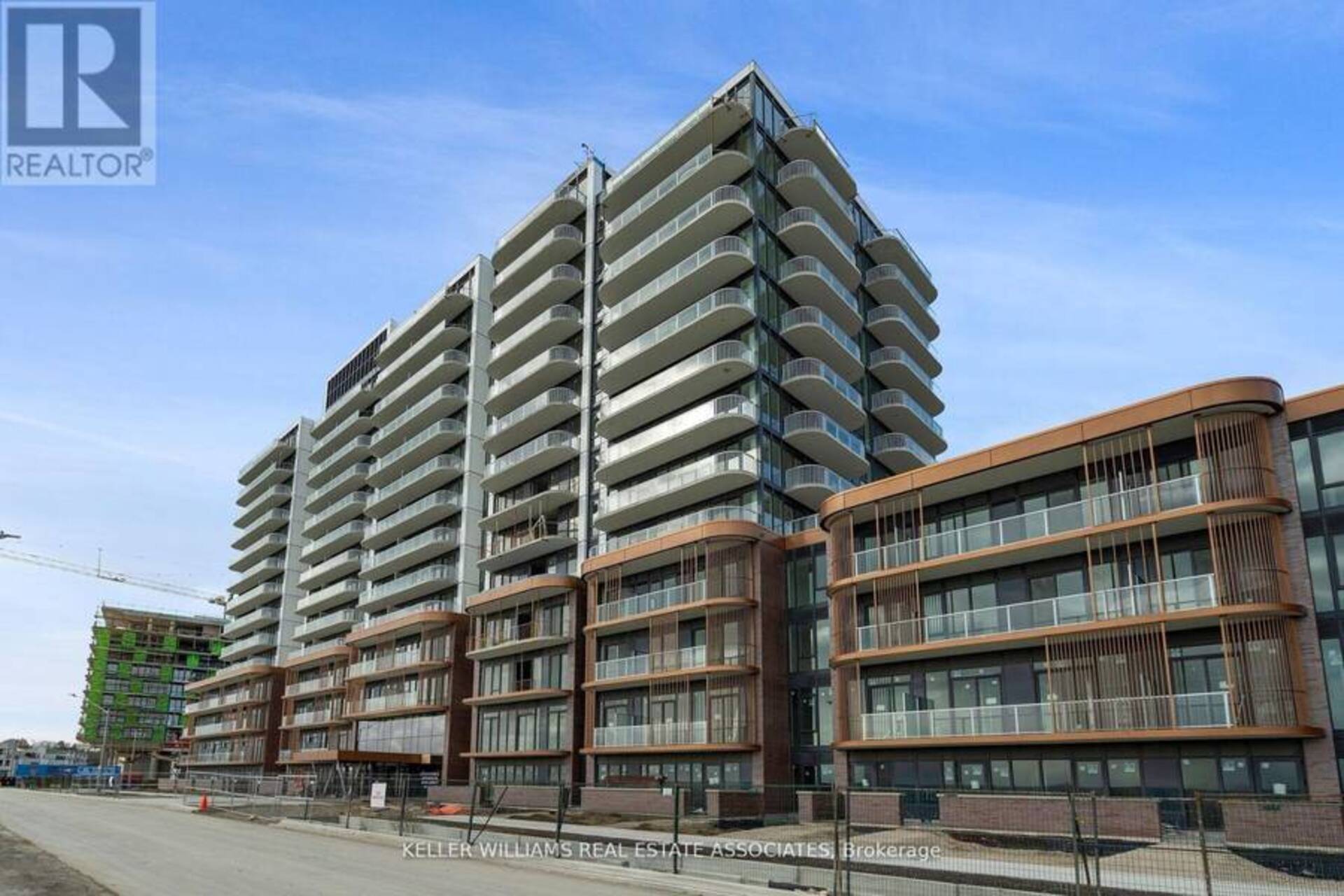 324 - 220 MISSINNIHE WAY Mississauga