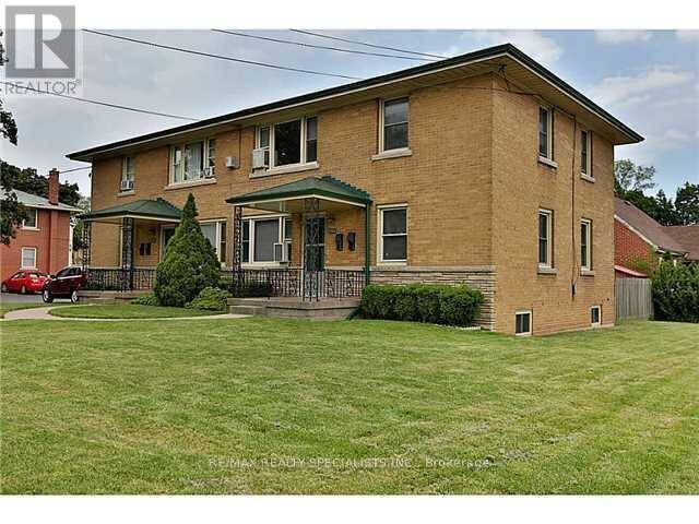 2 - 2004 MAPLEWOOD DRIVE Burlington Ontario