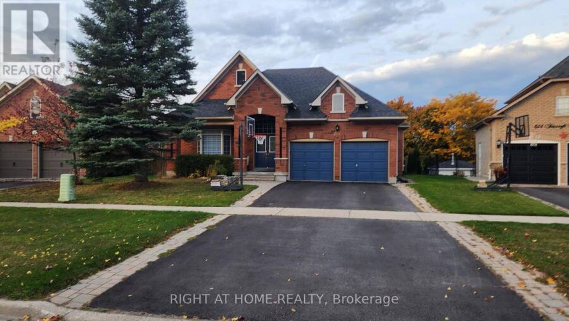 (BSMNT) - 658 FOXCROFT BOULEVARD Newmarket