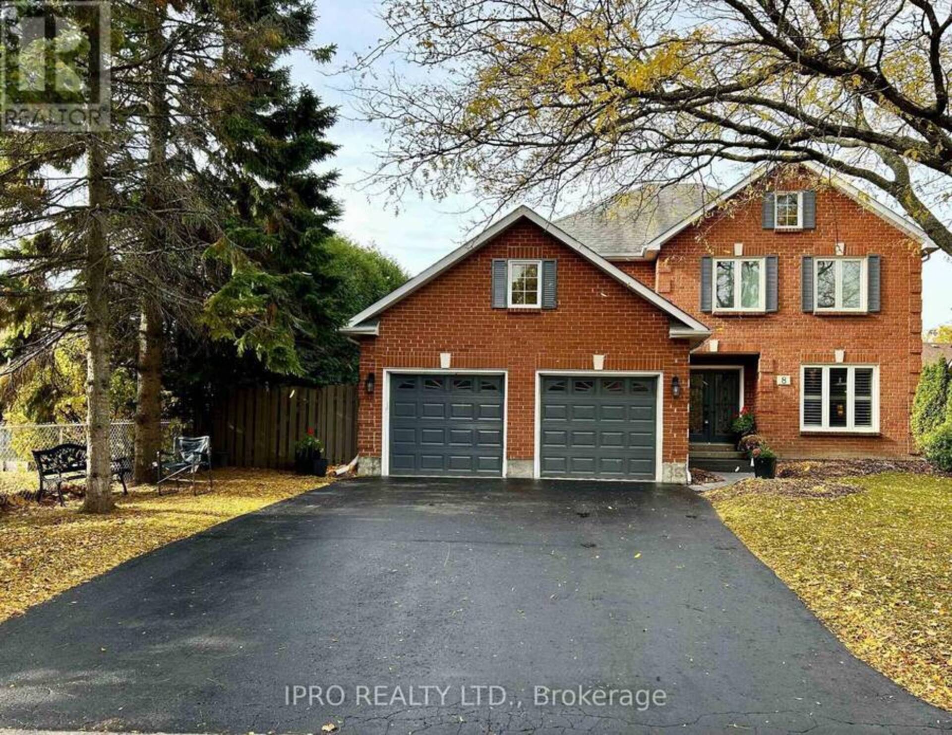 8 CARRIAGE LANE Clarington