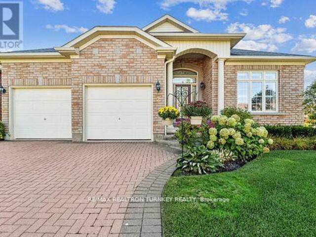 2 SUGGS LANE Whitchurch-Stouffville Ontario