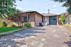 32 DEL RIA DRIVE Toronto