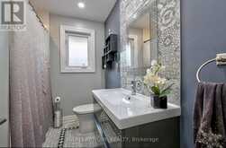 32 DEL RIA DRIVE Toronto