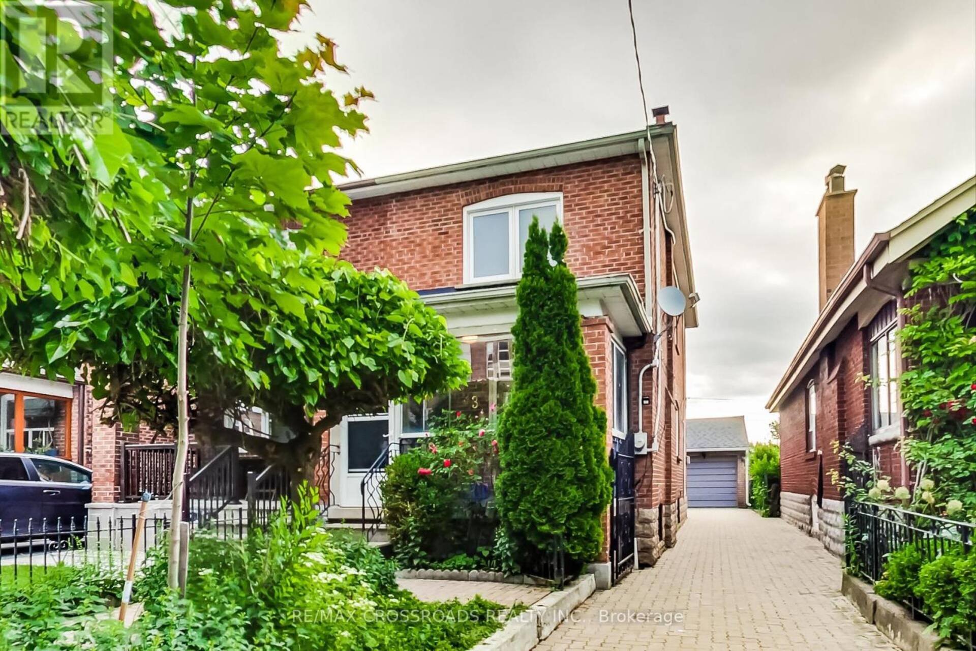 633 GLENHOLME AVENUE Toronto