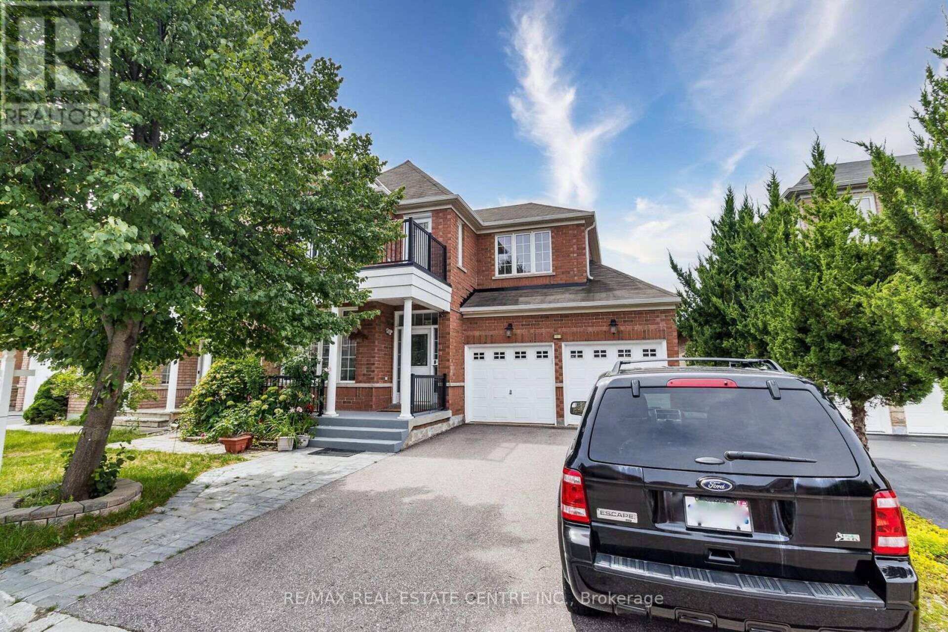 121 STONECHURCH CRESCENT Markham