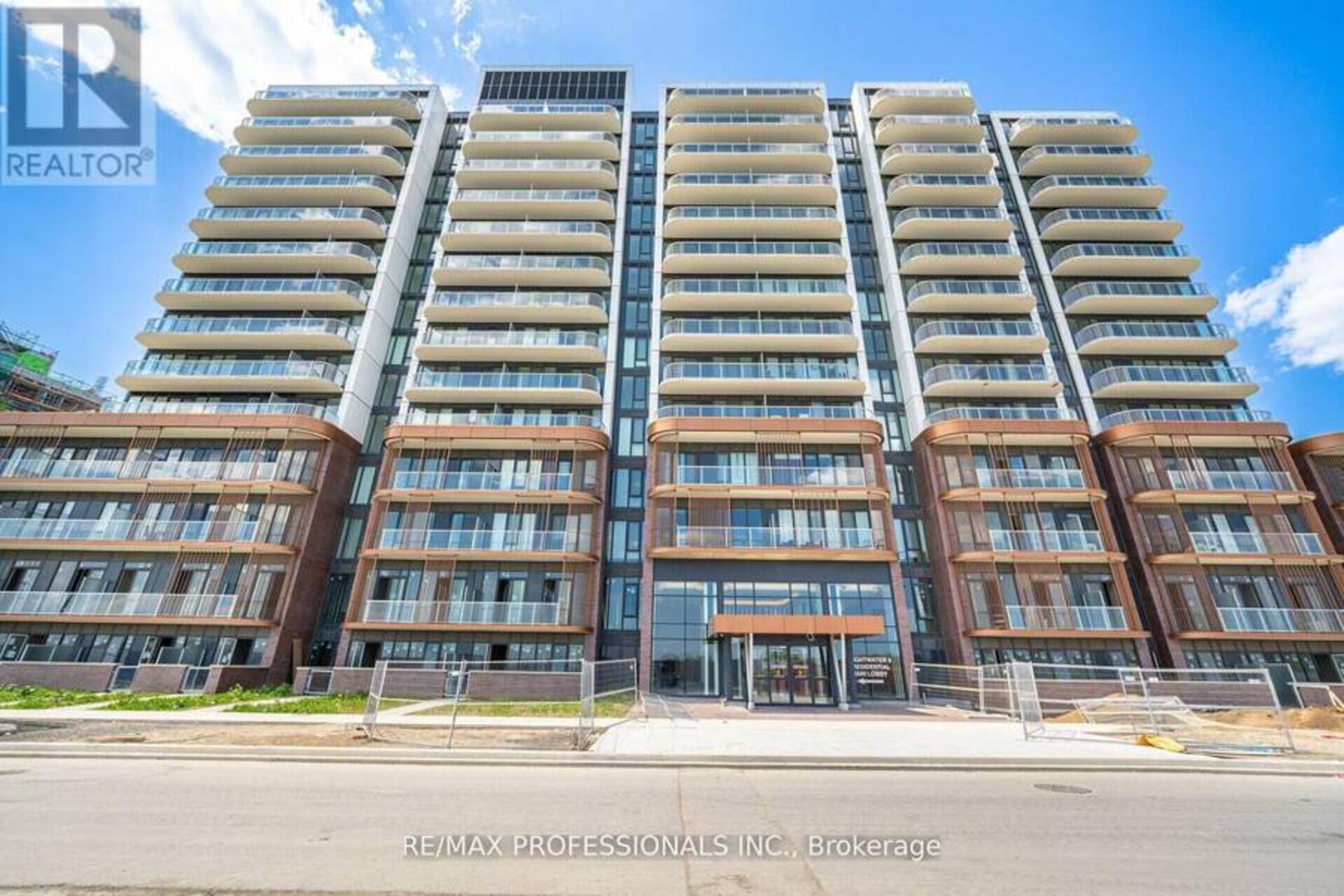 615 - 220 MISSINNHE WAY Mississauga