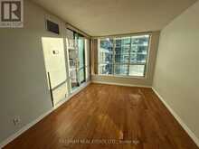 620 - 230 QUEEN QUAY W Toronto