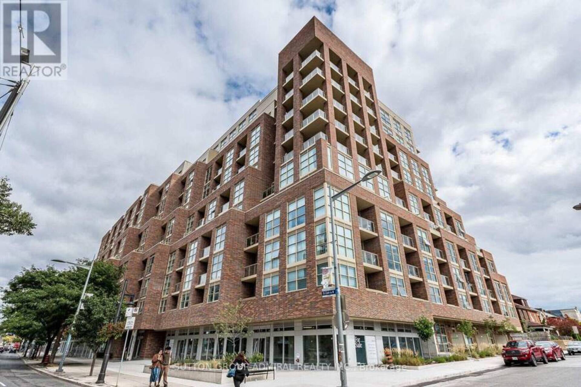 817 - 1787 ST. CLAIR AVENUE W Toronto