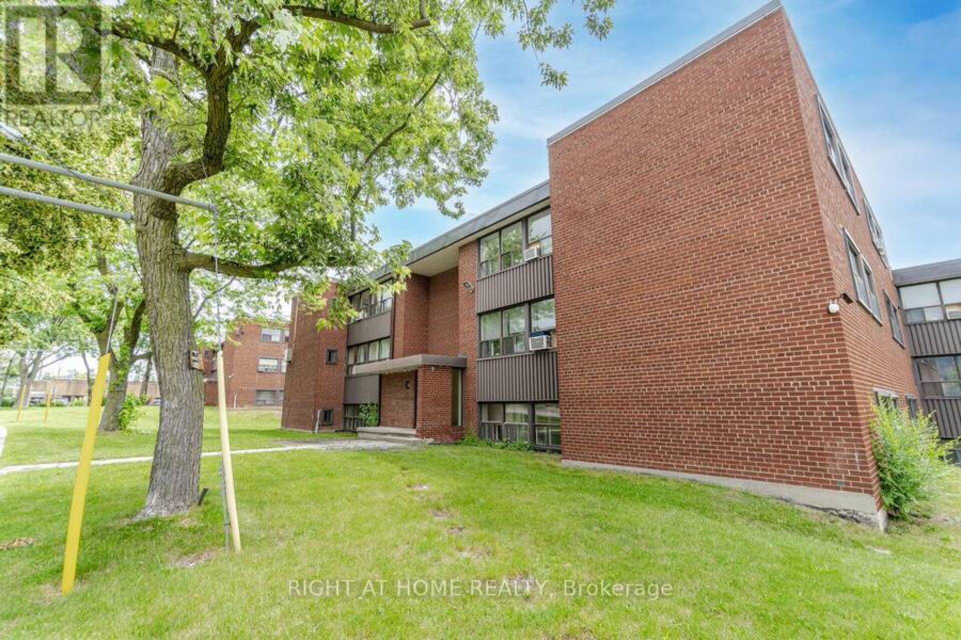 C5 - 33 FLAMBOROUGH DRIVE Toronto