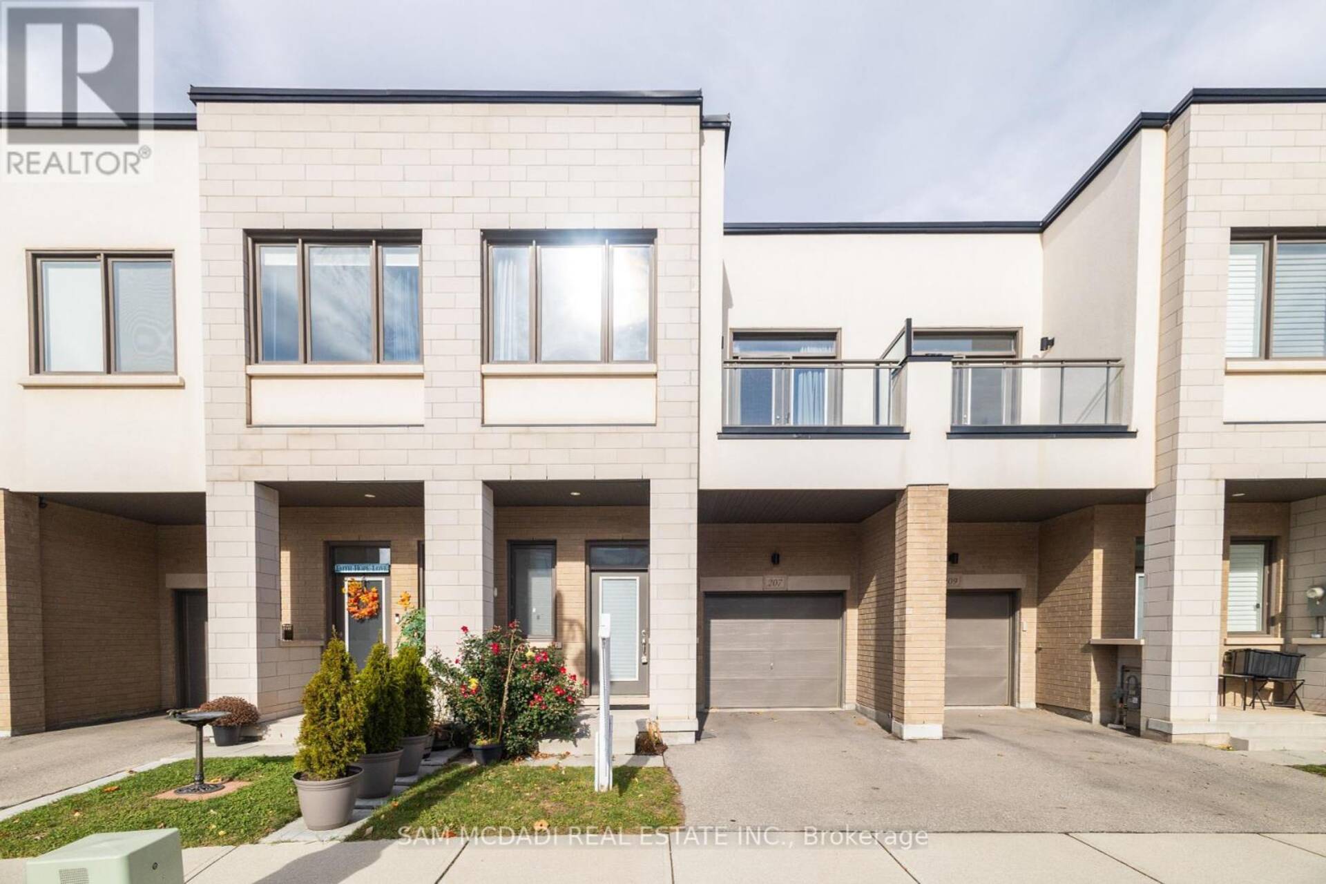 207 FOWLEY DRIVE Oakville