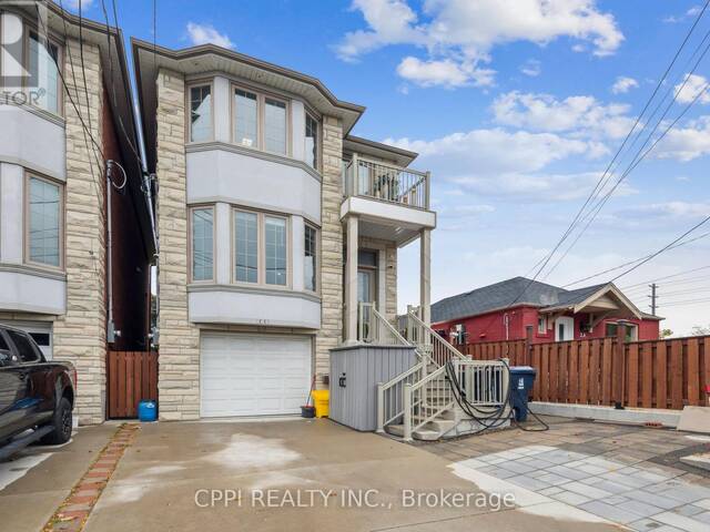 2C BEXLEY CRESCENT Toronto Ontario