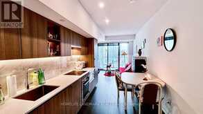 18 - 19 BATHURST STREET Toronto