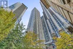 610 - 1 YORKVILLE AVENUE Toronto