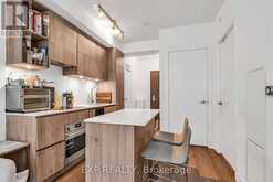 610 - 1 YORKVILLE AVENUE Toronto