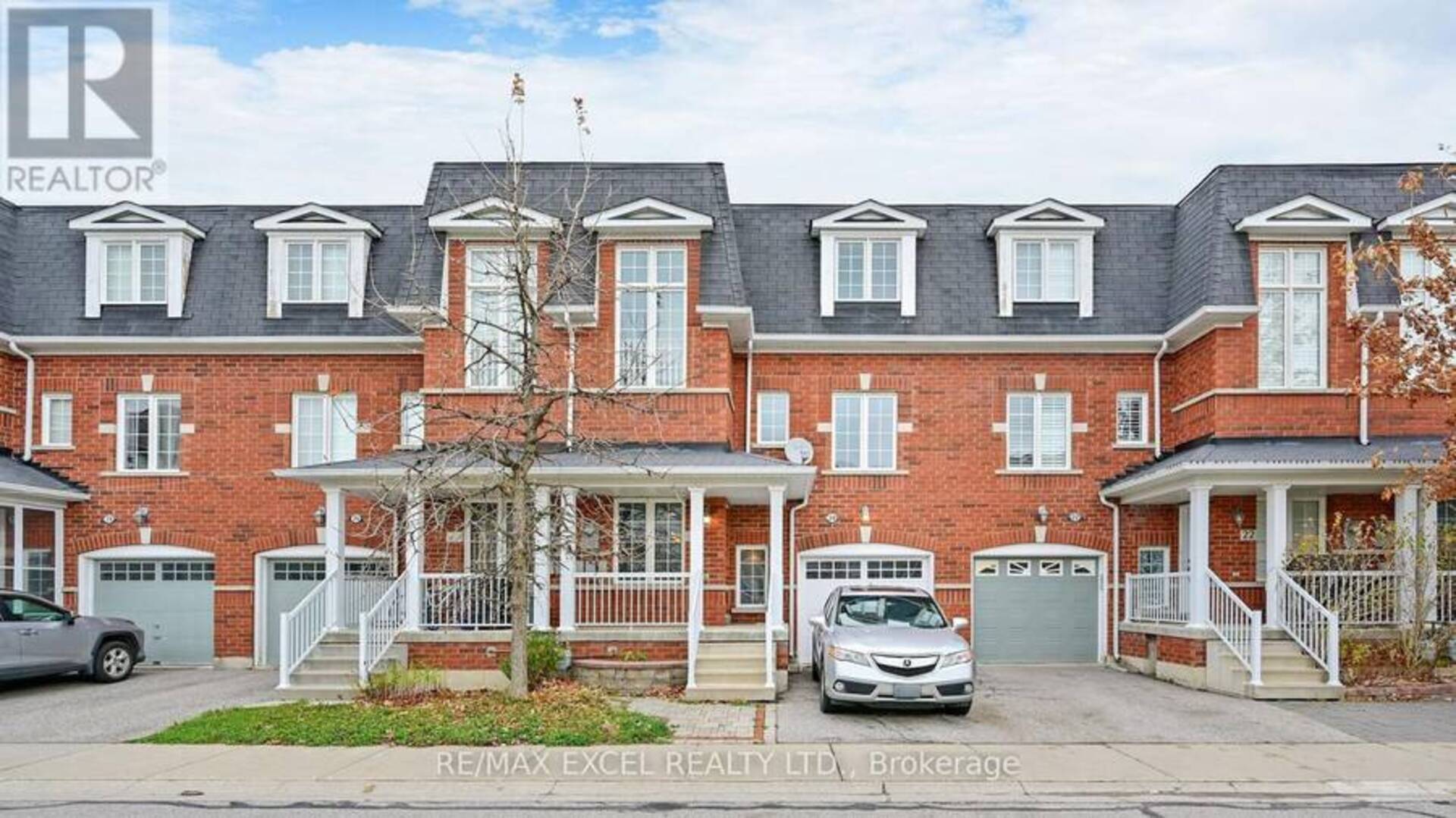 24 - 15 OLD COLONY ROAD Richmond Hill