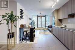 612 - 11 WELLESLEY STREET W Toronto