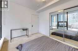 612 - 11 WELLESLEY STREET W Toronto