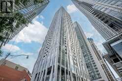 812 - 1 YORKVILLE AVENUE Toronto