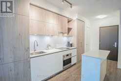 812 - 1 YORKVILLE AVENUE Toronto