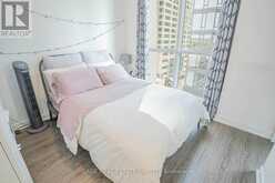 812 - 1 YORKVILLE AVENUE Toronto