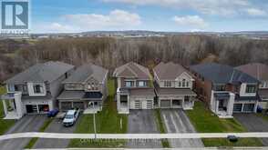 210 FERRAGINE CRESCENT Bradford/West Gwillimbury