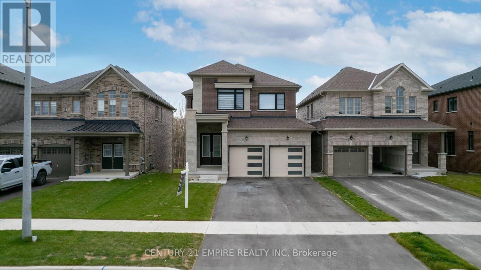 210 FERRAGINE CRESCENT Bradford/West Gwillimbury