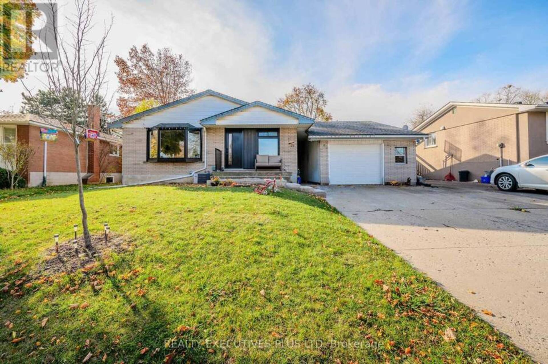 115 LYNBROOK DRIVE Hamilton