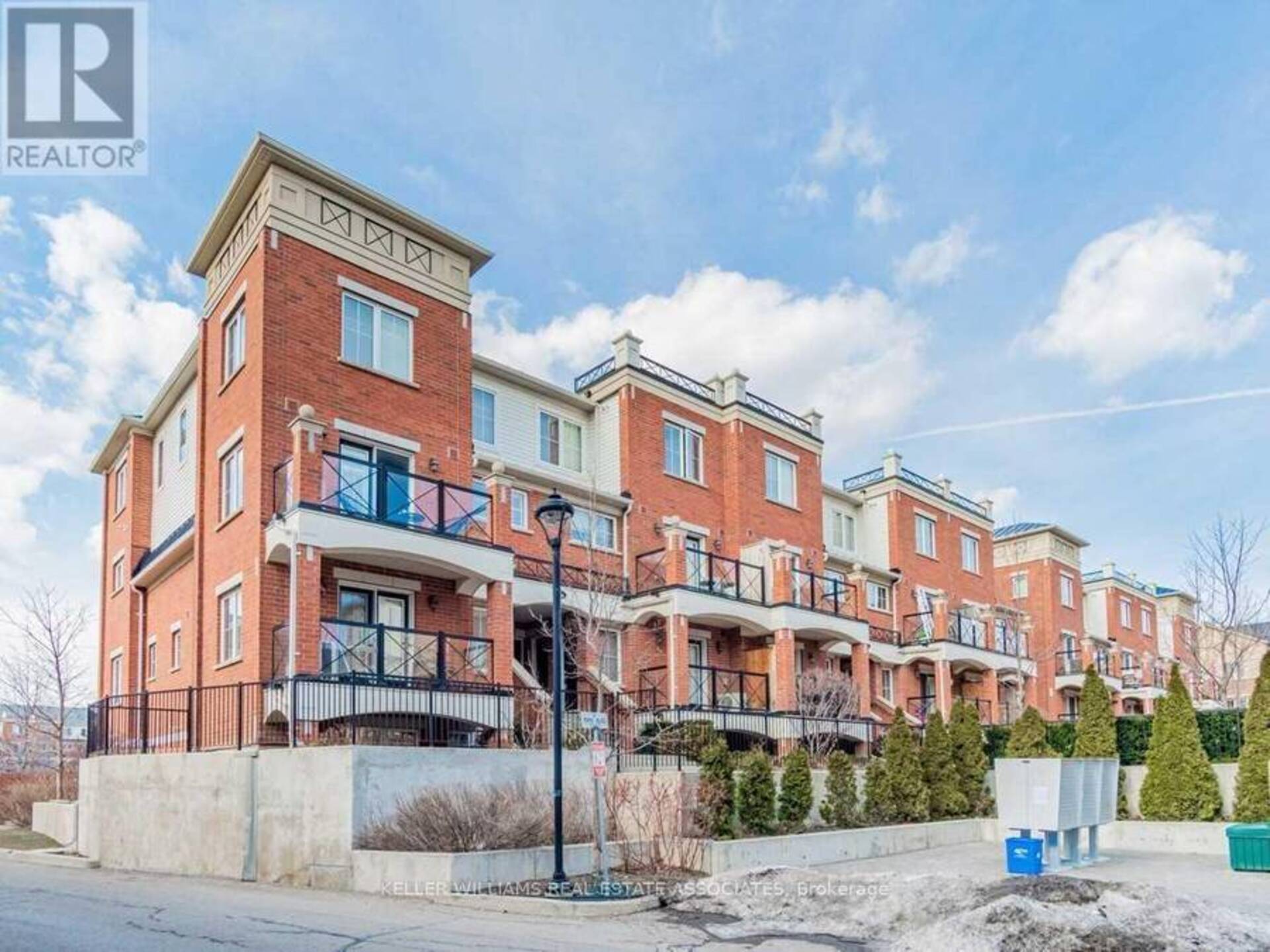 11 - 39 HAYS BOULEVARD Oakville