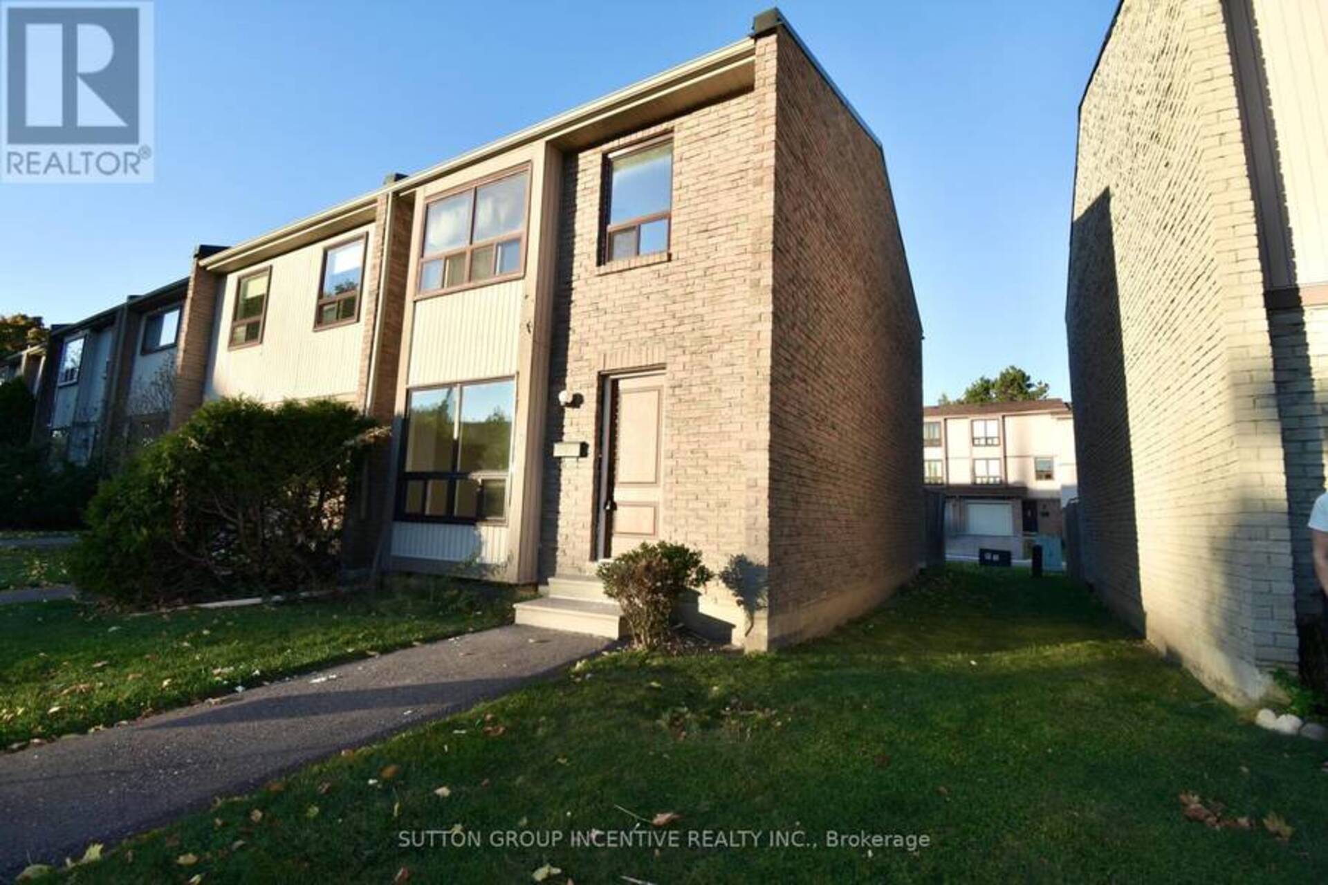 8 - 8 GUILDFORD CRESCENT Brampton