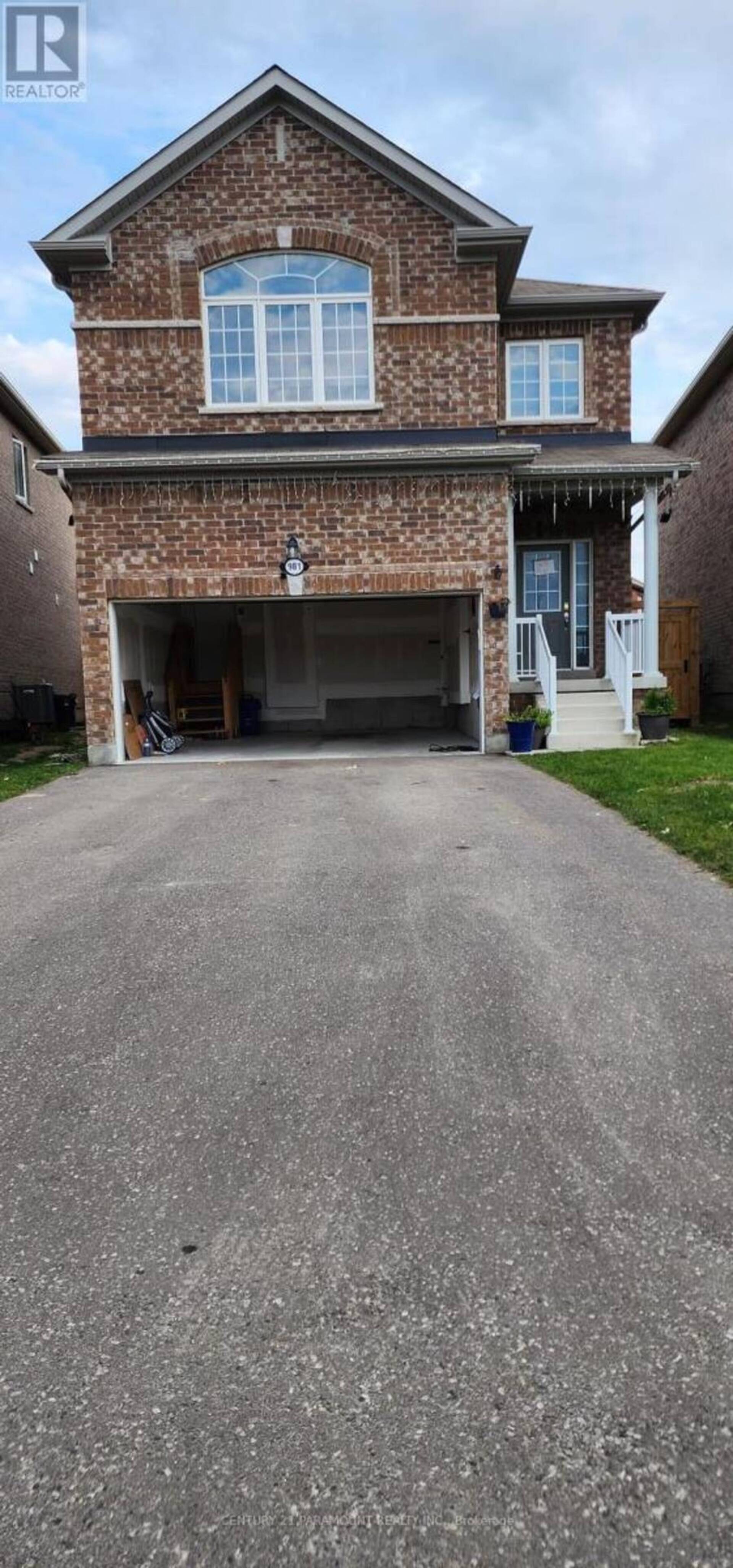 UPPER - 981 BLACK CHERRY DRIVE Oshawa