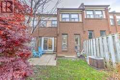 112 - 106 CHESTER LE BOULEVARD Toronto