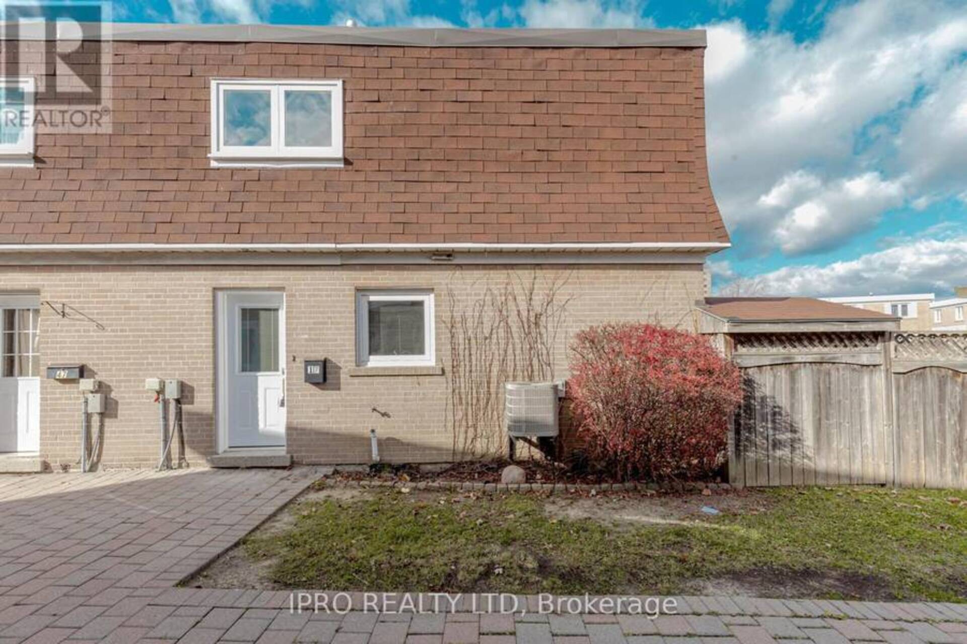 17 TOWN HOUSE CRESCENT Brampton