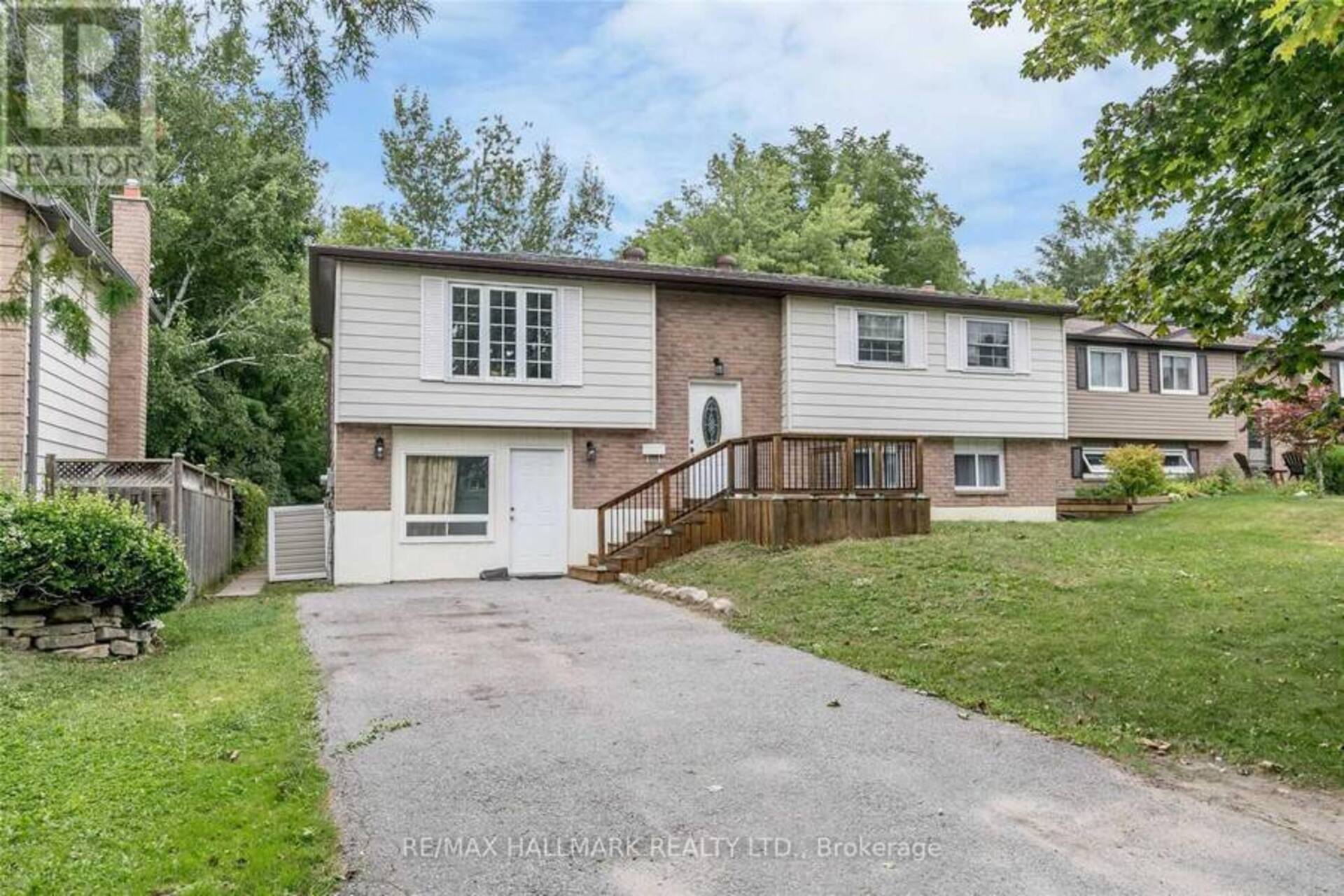 UPPER - 18 CHIPPAWA COURT Barrie