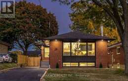 15 WANTANOPA CRESCENT Toronto