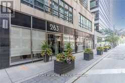 705 - 263 WELLINGTON STREET W Toronto