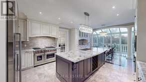 716 WOODLAND ACRES CRESCENT Vaughan