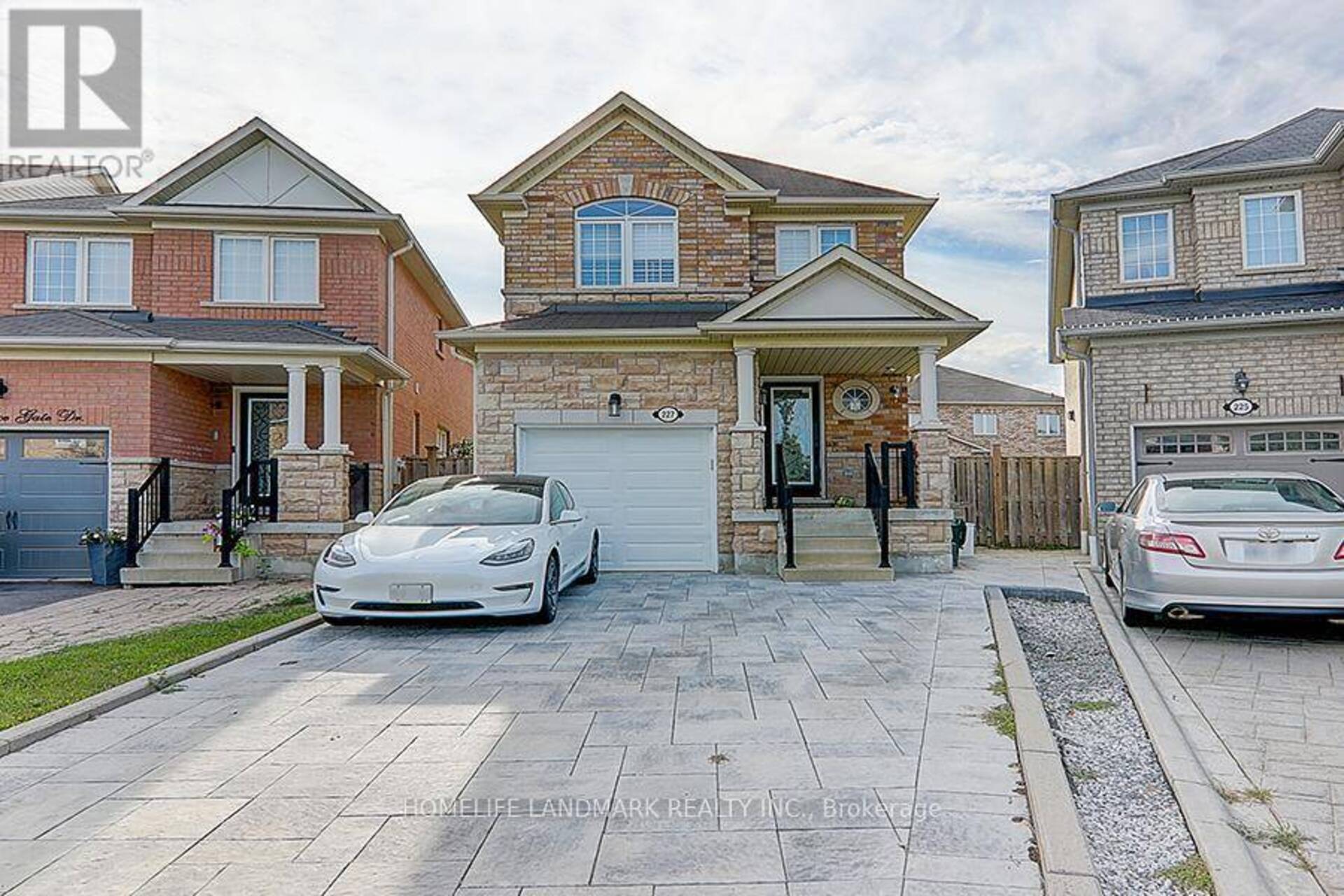 227 VENICE GATE DRIVE Vaughan