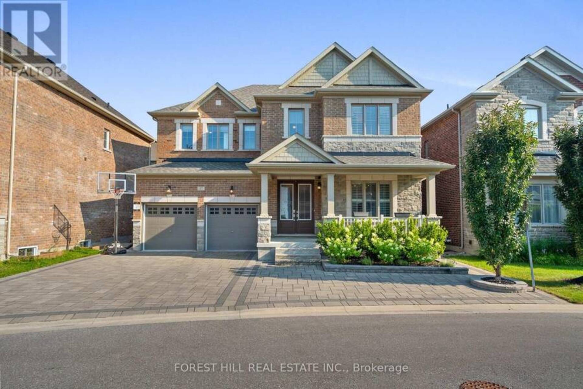 17 KEN SINCLAIR CRESCENT Aurora