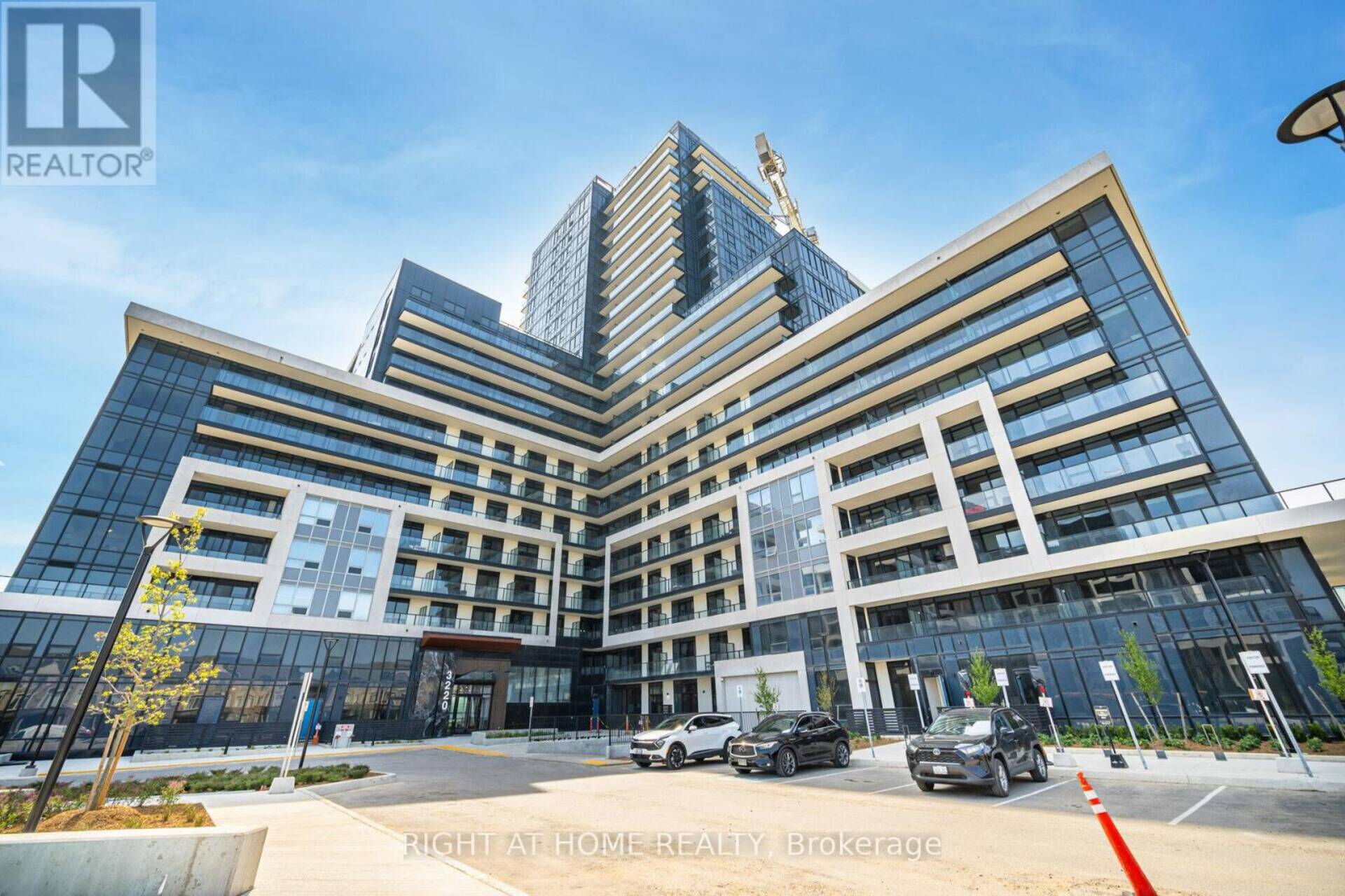 1806 - 3220 WILLIAM COLTSON AVENUE Oakville