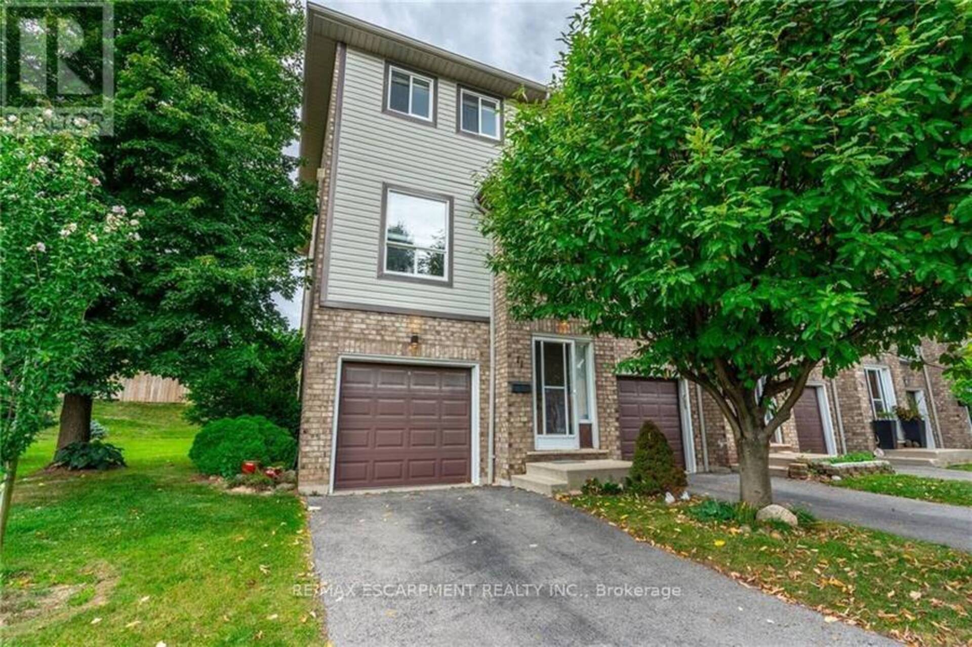 11 - 384 LIMERIDGE ROAD E Hamilton