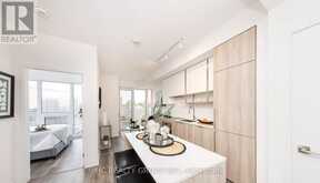 605 - 15 HOLMES AVENUE N Toronto