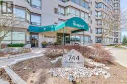 804 - 744 WONDERLAND ROAD S London