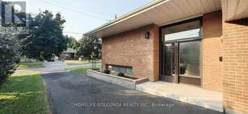 131 BROADLANDS BOULEVARD Toronto