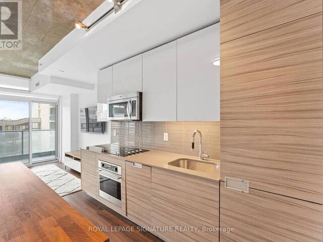 907 - 210 SIMCOE STREET Toronto Ontario